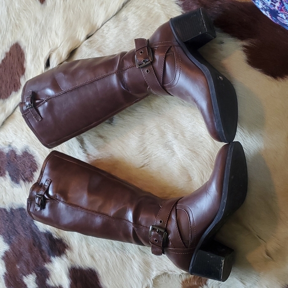 Knee High Boot - Picture 4 of 6